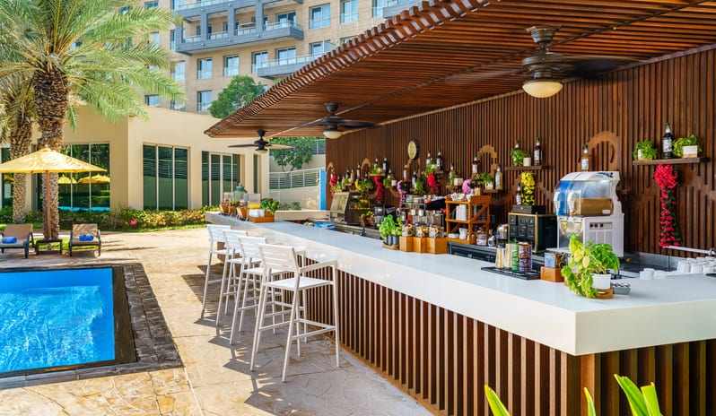 Middle-east-holidays-dubai-rixos-the-palm-dubai-hotel-and-suites-hotel-the-breeze-pool-bar